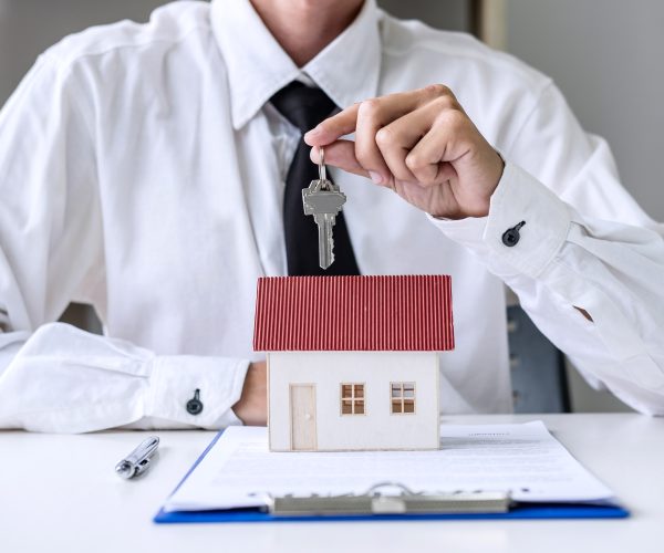 Agenzia Immobiliare Imperia: Servizi Offerti e Come Scegliere la Migliore